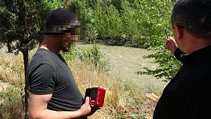 Alkol Alırken Araç Çayına Düştü