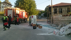 Kaza Yapan Otomobil Yan Yattı