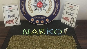 Polisi Görünce Uyuşturucu Maddeyi...