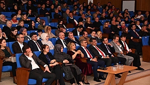 ANKARA TÜRK DÜNYASI MÜZİK TOPLULUĞU AYAKTA ALKIŞLANDI