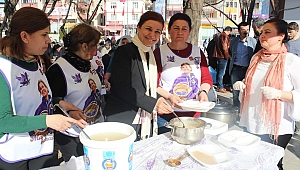 CHP İlçe Teşkilatı tarafından buğday çorbası ve hoşaf dağıtıldı
