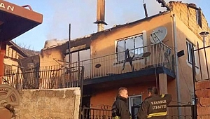 İki Katlı Ev Alevlere Teslim Oldu!