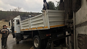 Kamyon Tarihi Eve Çarptı: 1 Yaralı