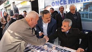 Uysal Seçim Bürosu önünde halkın derdini dinledi