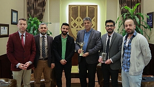 Rektör Polat, KBÜ'nün ödüllü yönetmenlerini kabul etti