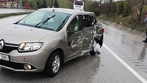 Yolcu otobüsü ile otomobil çarpıştı: 2 yaralı
