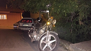 Motosiklet ile otomobil çarpıştı: 1 yaralı