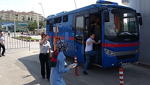 Sınava cezaevi nakil aracı ve polis otosuyla yetiştiler