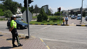Yayalarla Polis Arasında İlginç Diyalog