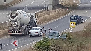Beton Mikseri Otomobile Çarptı: