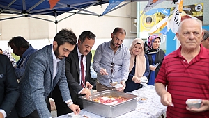 AK Partiden aşure ikramı