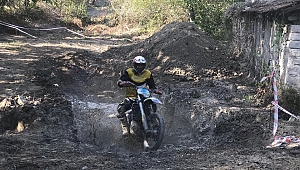 Motokros yarışması nefes kesti