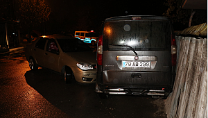 Alkollü sürücü park halindeki araca çarptı: 1 yaralı