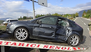 Cenaze yolunda trafik kazası: 4 yaralı