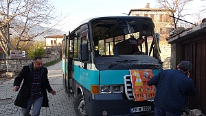 Yolcu minibüsü duvara çarptı: 2 yaralı
