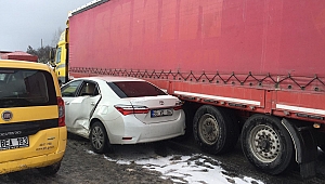 Yağan kar felakete yol açtı! Ulaşıma kapanan yolda büyük kaza!