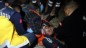 Ağaca Çarpan Otomobil Sürücüsü Araçta Sıkıştı
