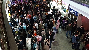 Tatili duyan otogara koştu Yazıhanelerde 200 metre bilet kuyruğu oldu