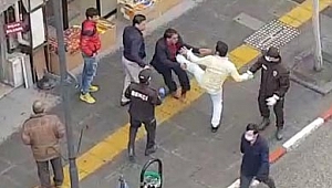'3 adım sosyal mesafe' yasağına rağmen yumruk yumruğa kavga ettiler