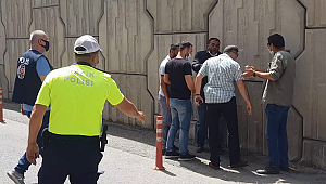 Karabük'te ehliyetsiz sürücü dehşeti! Bıçakla çevresine saldırdı