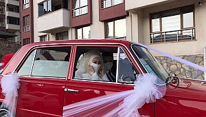 Düğünlerine çekici üzerindeki gelin arabasıyla gittiler