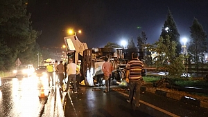Devrilen kamyonun sürücüsü yaralı