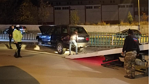 Cip Su Kanalında Askıda Kaldı