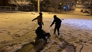 Karabük'te çocuklar karın tadını çıkarırken sürücüler zor anlar yaşa