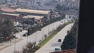 Ters yönden giden otomobil trafiği tehlikeye attı