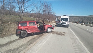 Traktörle çarpışan otomobil takla attı: 4 yaralı