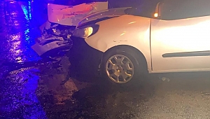 Yenice'de hafif ticari araç otomobil ile çarpıştı : 1'i ağır 5 yaralı