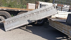 Çalıntı dorse kapaklarını satarken yakalandılar!