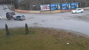 Karabük’te kaza anı mobese kamerasına yansıdı