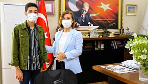 Başkan'dan Askerlere İhtiyaç Çantası