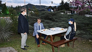 Vali Gürel, Orucunu Kapama Noktasında Görevli Polis Memurları İle Açtı