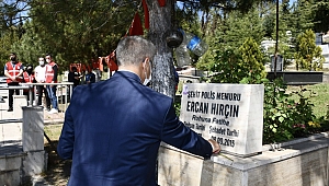 Vali Gürel ve İl Protokolünden Şehitliğe Bayram Ziyareti