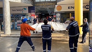 Çıktığı binada yürekleri ağza getirdi