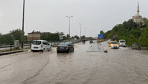 Sağanak yağış hayatı durma noktasına getirdi