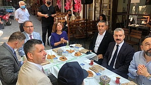 Başkan Ünal'ın Fotoğrafın Flulaştırılmasına Tepki