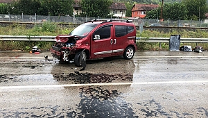 Hafif Ticari Araç Bariyere Çarptı Açıklaması 5 Yaralı