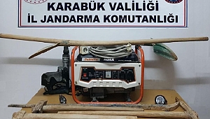 KAÇAK KAZI YAPARKEN YAKALANDILAR