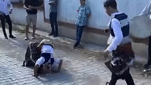 Köçek Pes Dedirtti