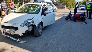 Otomobille motosiklet çarpıştı: 1'i ağır, 2 yaralı