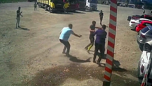 Boks maçını aratmayan kavga kamerada