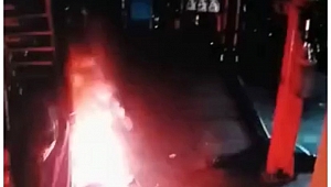 Yanan sobaya benzin döktü! Alevlerden son anda kurtuldular