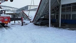 ARAÇLAR KARA GÖMÜLDÜ, ÇATILAR ÇÖKTÜ