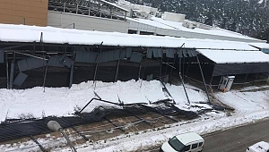 Karabük´te pazar yerinin çatısı kardan çöktü 