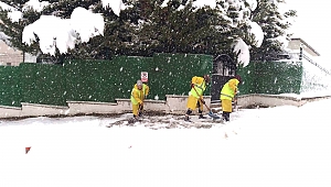 Safranbolu'da Kaldırım Temizliği Devam Ediyor