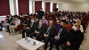 Başkan Vergili Deneyimlerini Gençlerle Paylaştı