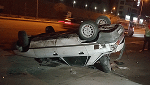 OTOMOBİLİN TAKLA ATTIĞI KAZA KAMERADA